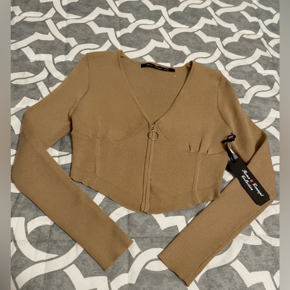 Roma Concept~NWT~Tan Cropped High/Low Zip-Up Ribbed Knit Top~Long Sleeve~Size M